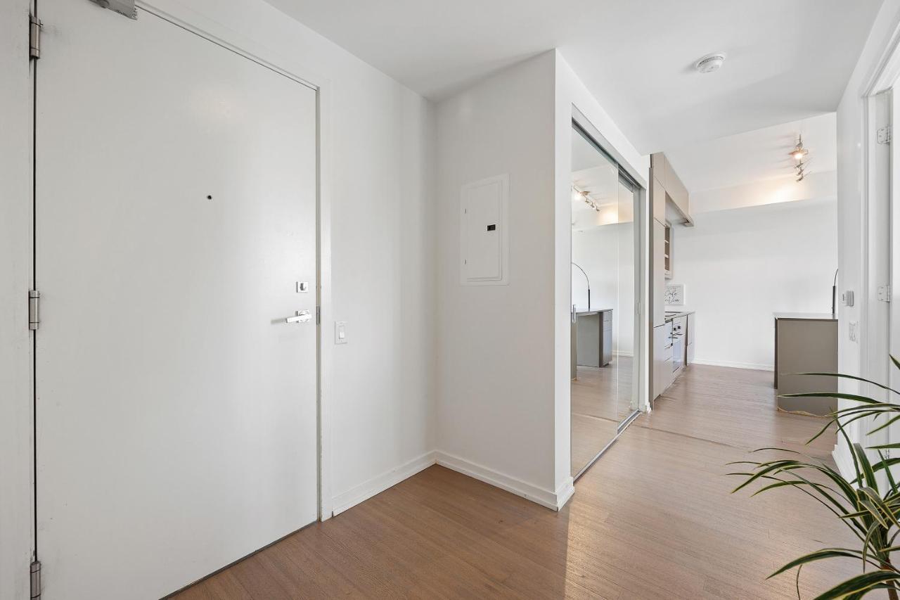 Modern Condo In The Heart Of Downtown Toronto Ngoại thất bức ảnh
